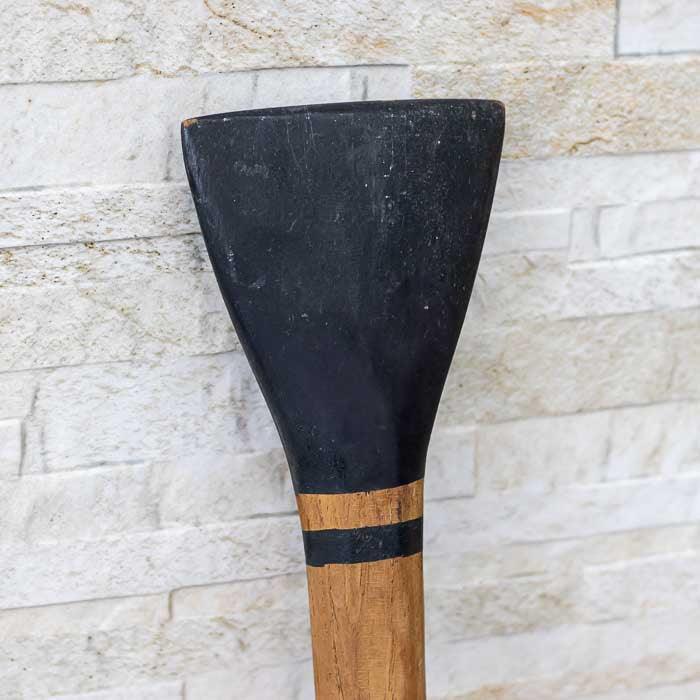 Peça decorativa em madeira com influência da arte tradicional Waura, ideal para ambientações étnicas e culturais