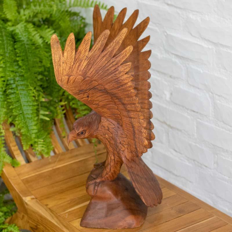 escultura aguia entalhada madeira suar decoracao casa animais bali artesanato liberdade forca espiritual 04
