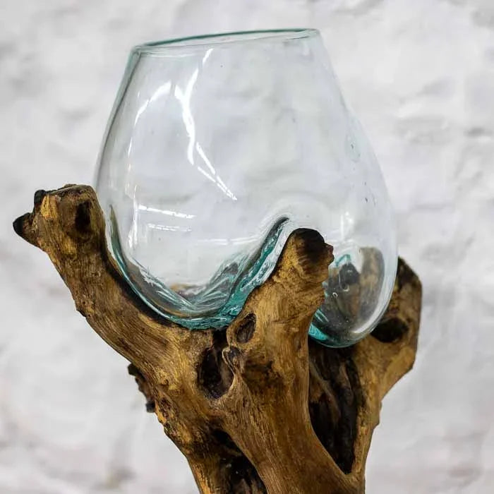 Vaso decorativo de mesa com dois bulbos de vidro transparente moldados ao calor em estrutura de Teca maciça.