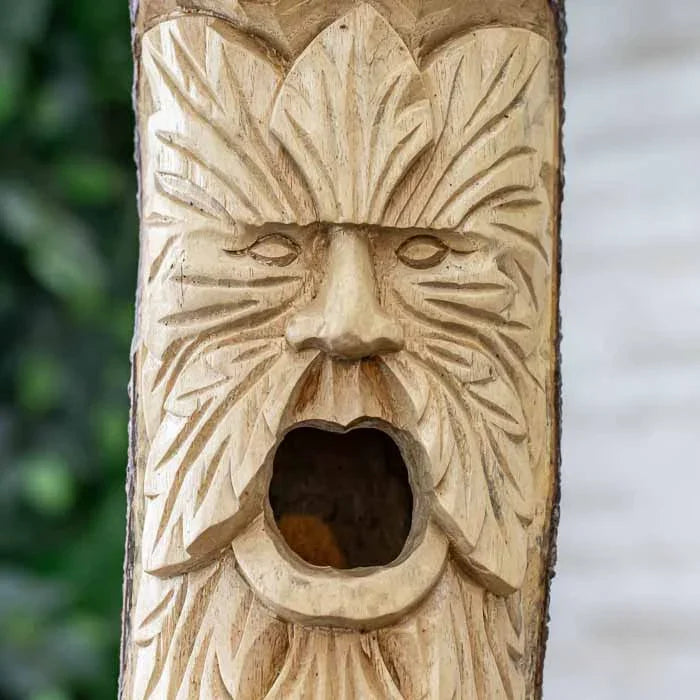 Casa de passarinho artesanal com face GreenMan entalhada em Bali.