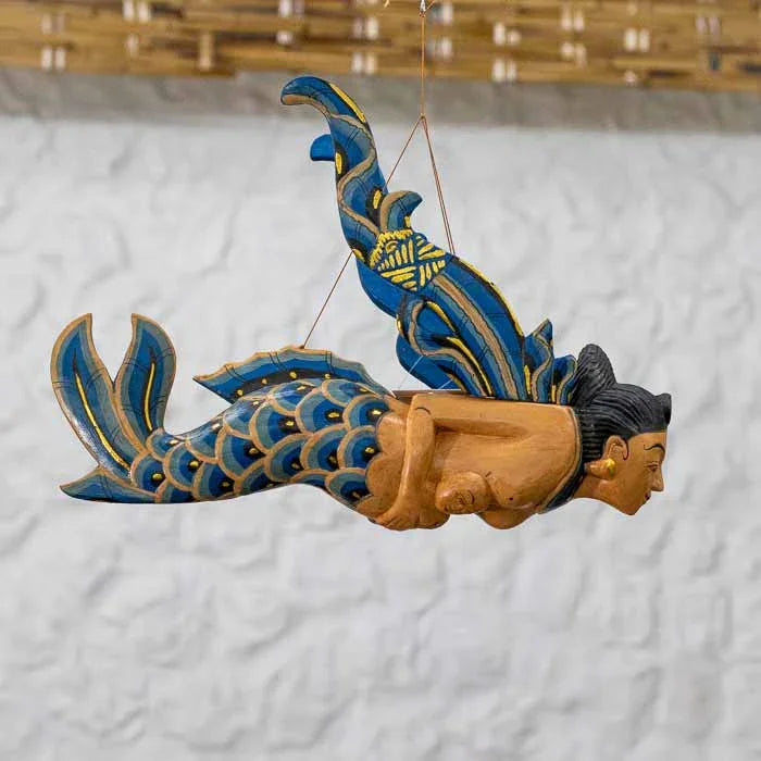 Sereia Dewi azul II artesanal entalhada em madeira símbolo de delicadeza.