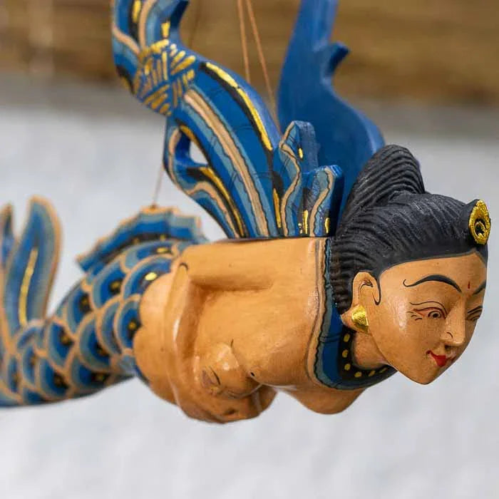 Escultura artesanal Sereia azul II desmontável feita manualmente em Bali.