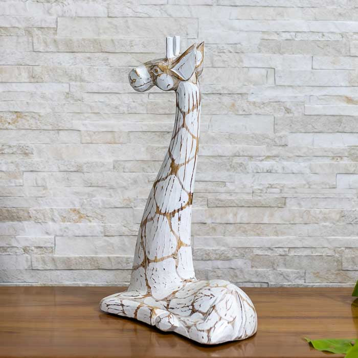 Arte animalista produzida em Bali com acabamento rústico artesanal