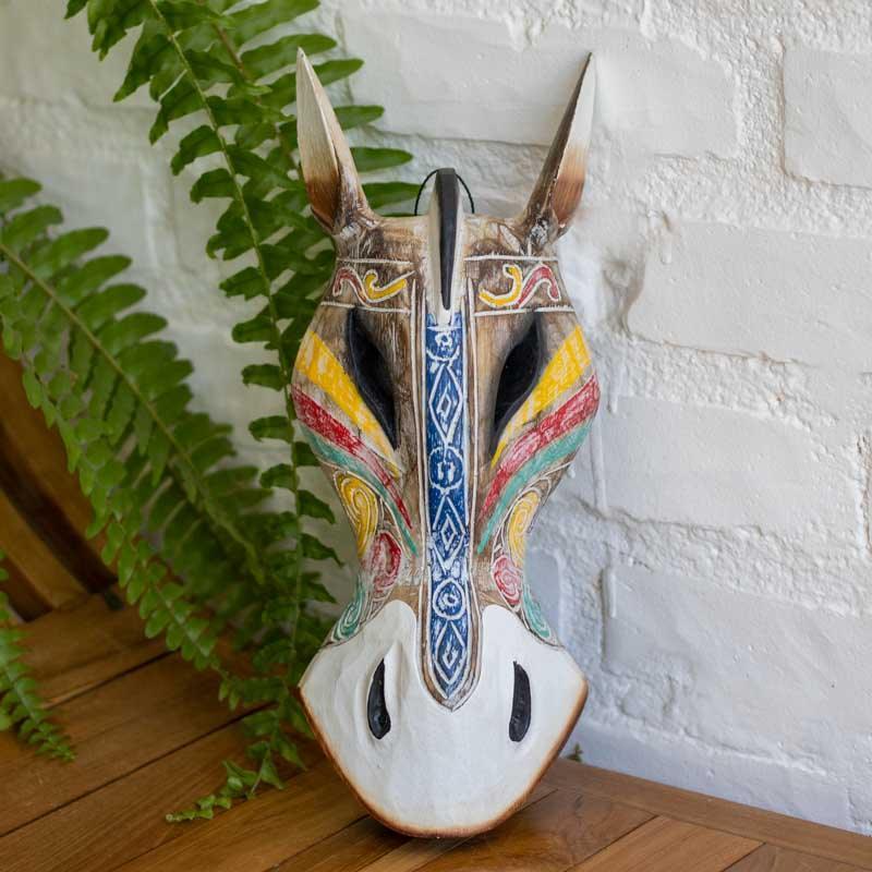 Peça de parede feita em Bali com design étnico e acabamento suave