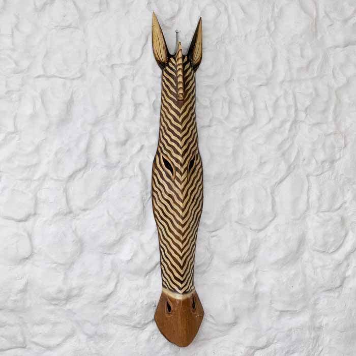 Máscara de parede africana com inspiração simbólica da zebra.