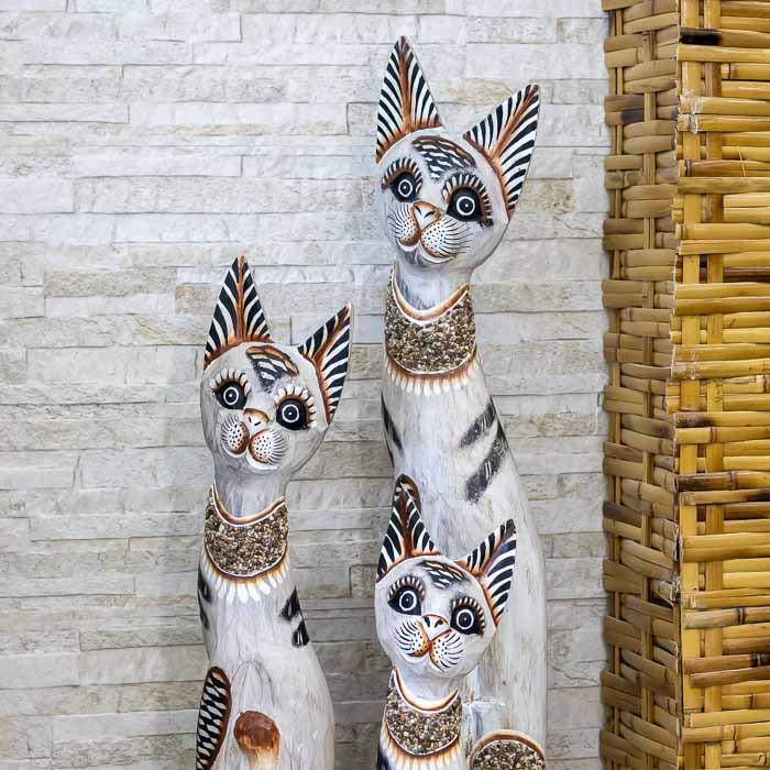 Conjunto Trio Gatos decorativos de Bali feitos manualmente em madeira.