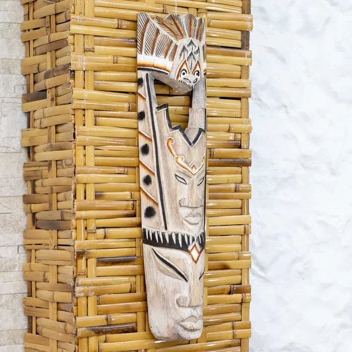 Arte de Bali — máscara em madeira representando dualidade e expressão.