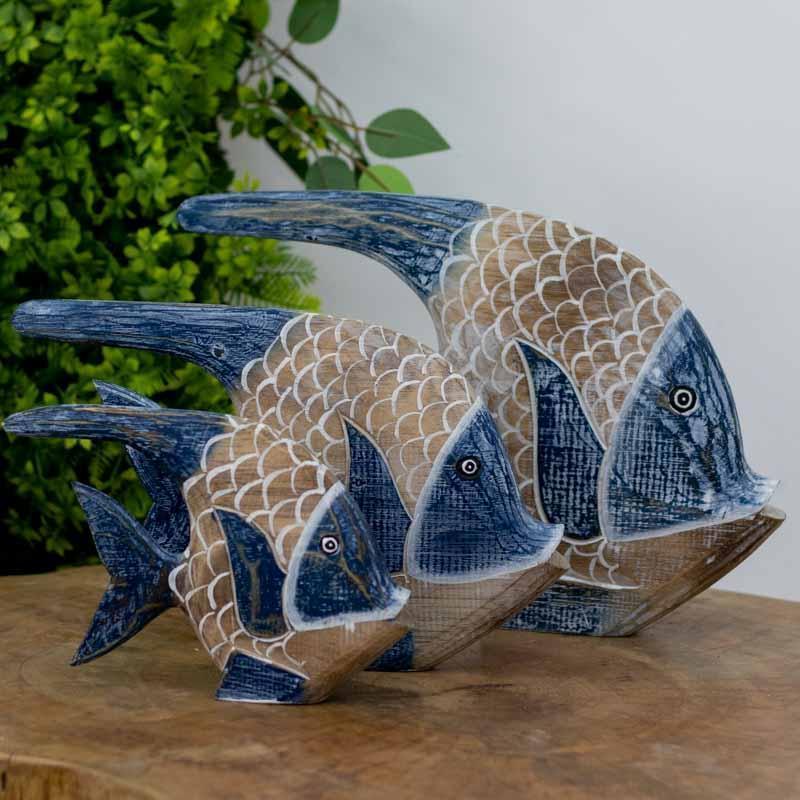 Trio de peixes em madeira artesanal com pátina produzido em Bali.