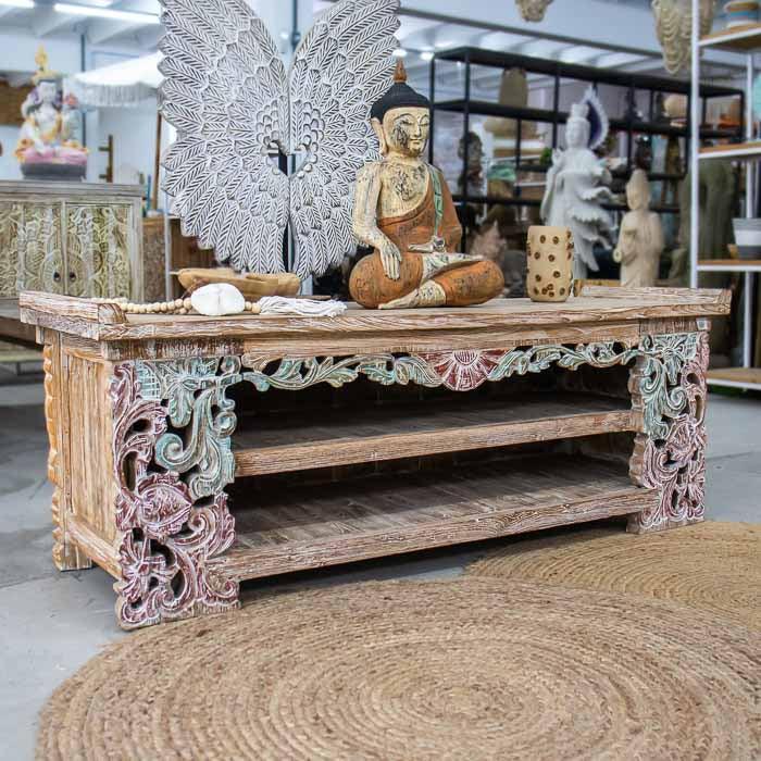 Aparador decorativo em madeira entalhada artesanal feito em Bali.