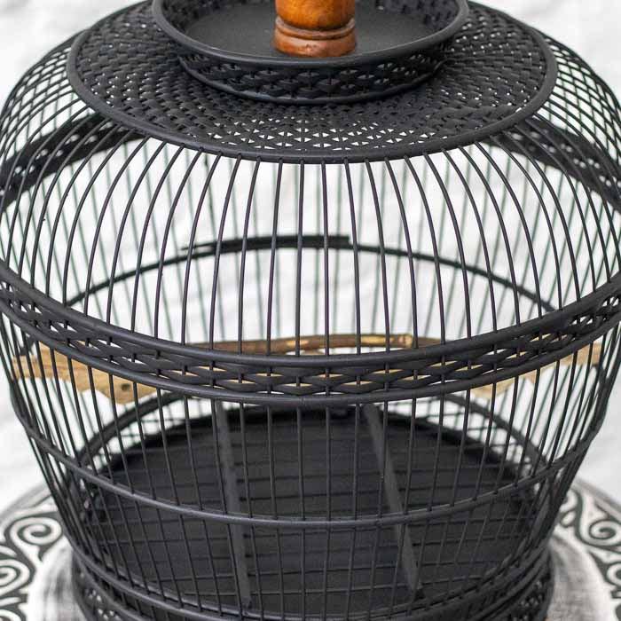 Gaiola decorativa para papagaios, com técnica ancestral de rattan, da Ilha de Bali.