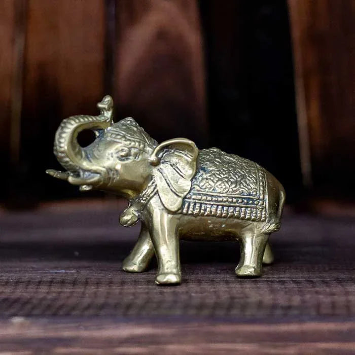 Estátua de Bali — elefante sagrado em bronze polido artesanal.