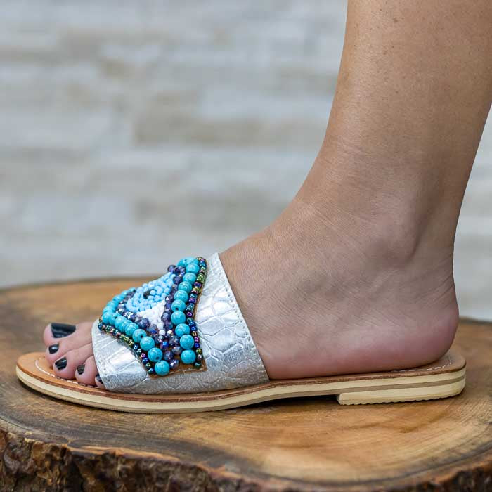 Sandália da Indonésia com design étnico e toque cultural autêntico
