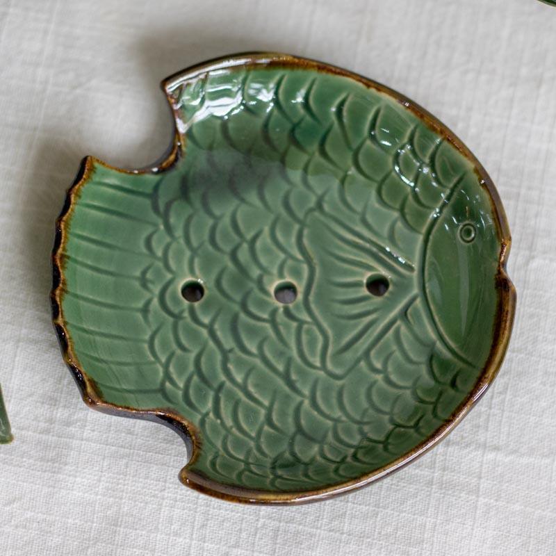 Porta sabonetes decorativo de 13cm com temática marinha e acabamento de luxo em filete dourado para lavabos.