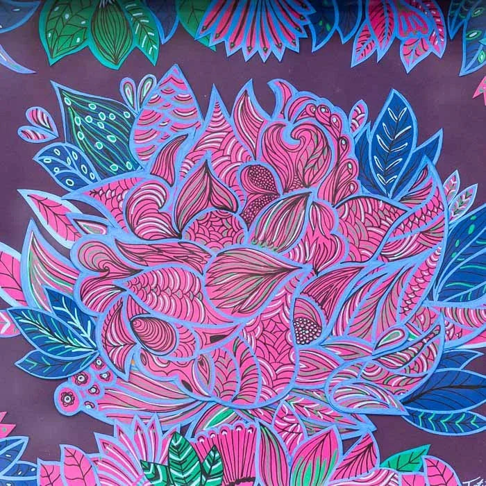 Obra floral autoral modelo Lótus Vinho feita em madeira reciclada