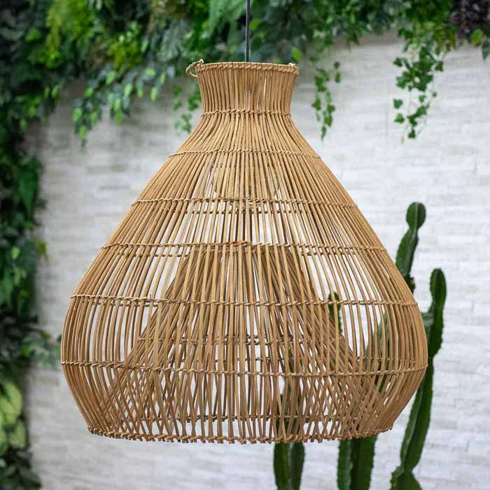 Luminária pêndulo decorativa artesanal em rattan modelo Tay.