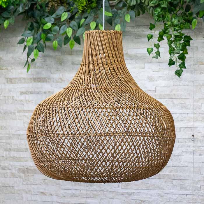 Luminária vietnamita HaLong em rattan natural para ambientes internos.
