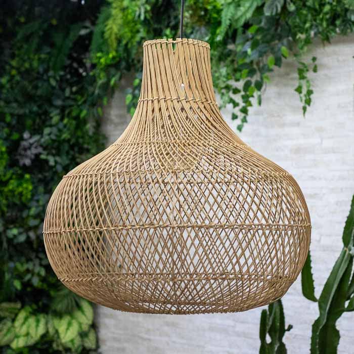 Luminária decorativa HaLong em fibras naturais rattan estilo boho Vietnã.