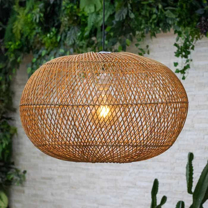Luminária Pendente HaLai artesanal em rattan natural Vietnã.