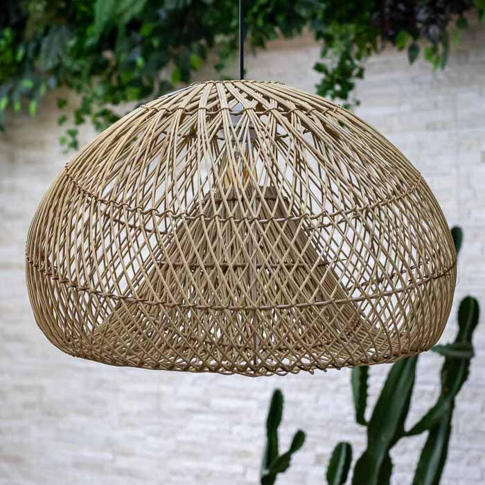 Luminária de teto Lien em rattan artesanal exclusiva do Vietnã.