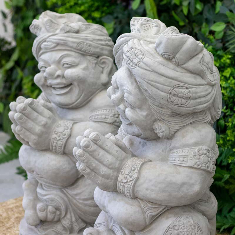 Par de figuras Bolo Bolo sorrindo, peça que atrai boas energias e prosperidade conforme a tradição espiritual de Bali.