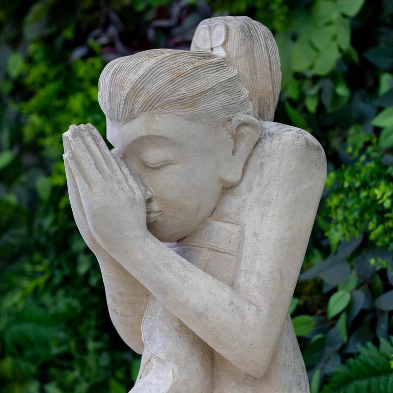 escultura mulher balinesa namaste gratidao serenidade lime stone rocha bali indonesia decoracao estatua jardim garden zen esculpida comprar loja artesintonia