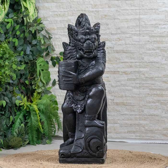 Escultura de Barong feita à mão em pedra natural com função de base para ombrelone.