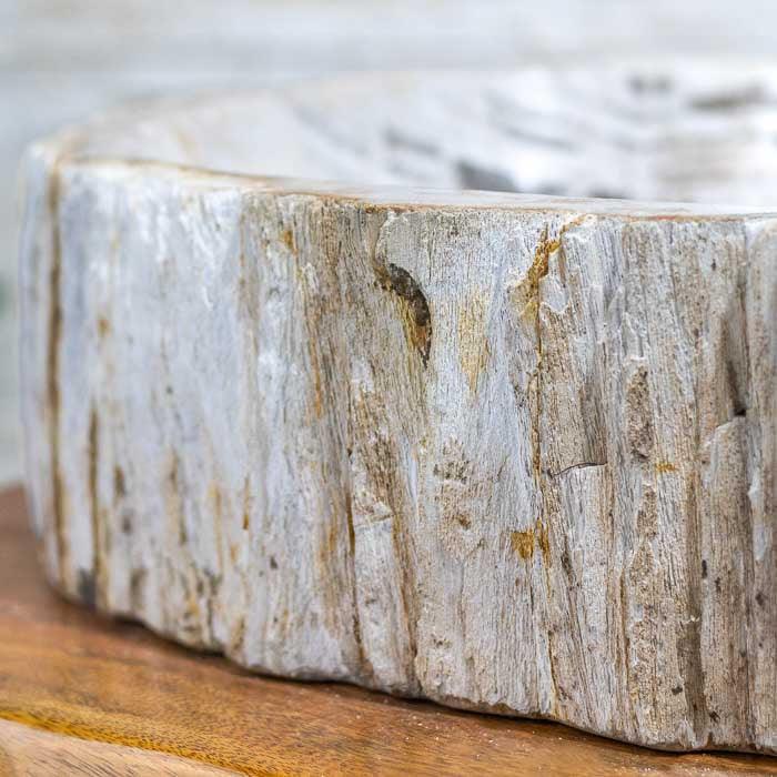 Cuba com aparência de pedra natural, ideal para banheiros com estilo sofisticado e rústico.