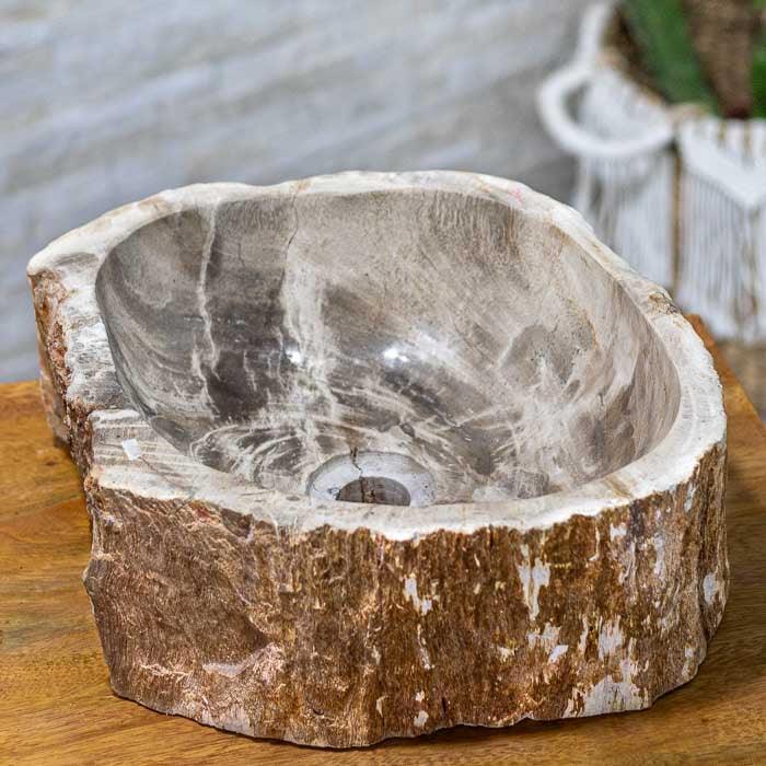 Arte funcional feita na Indonésia com matéria-prima rara e acabamento refinado.