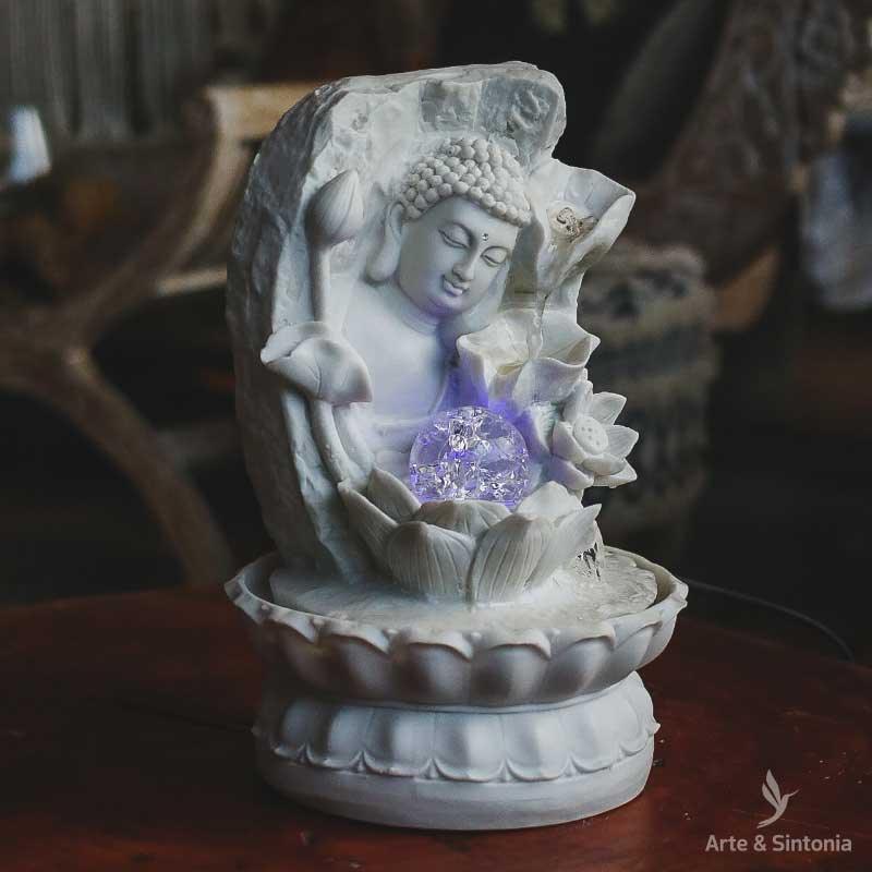 fonte pequena face rosto de buddha buda budismo budista decorativa decoracao decor ambiente zen divindade garden branco marmorite