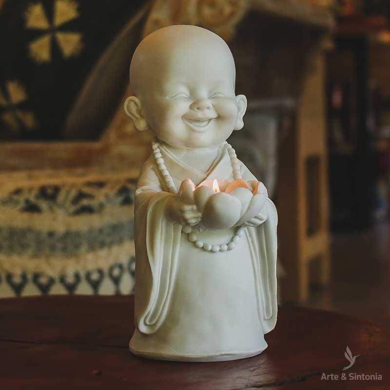 monge hotei decor suporte porta vela budismo marmortite decorativo zen budista divindade sabedoria alegria branco