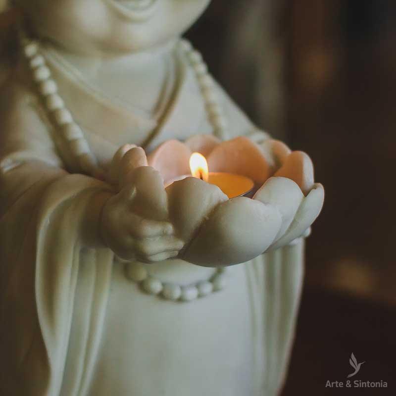 monge hotei decor suporte porta vela budismo marmortite decorativo zen budista divindade sabedoria alegria branco