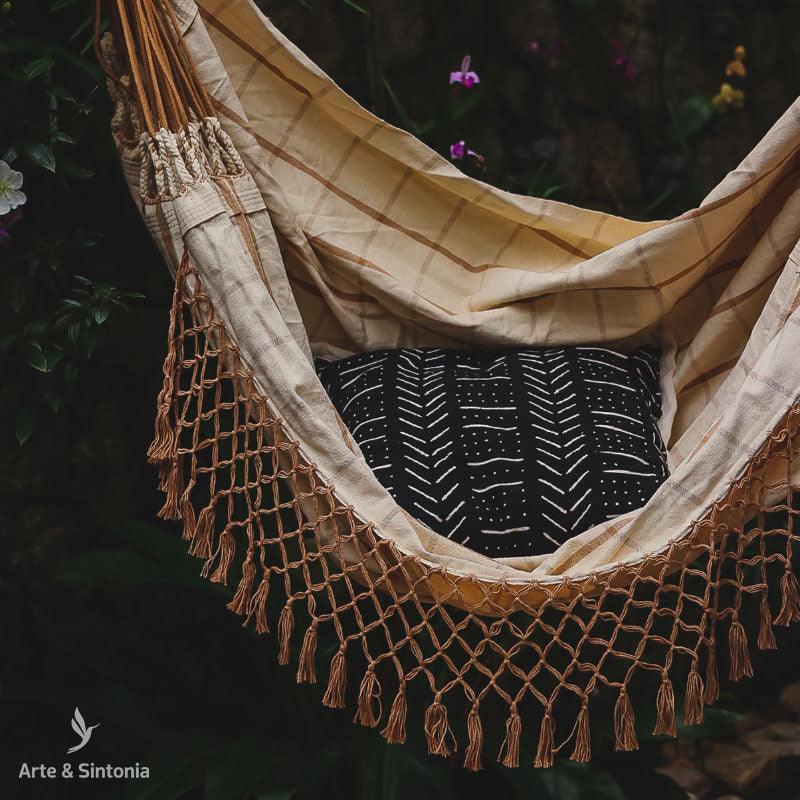rede-descanso-com-listras-bege-marrom-decorativa-decoracao-home-decor-casa-artesintonia-balanço-artesanato-brasileiro-rustic-style