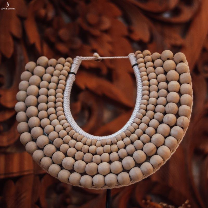 colar etnico decorativo artesanal bolinhas esferas madeira bali ethnic handmade artesanatos boho importados indonesia artesintonia 1