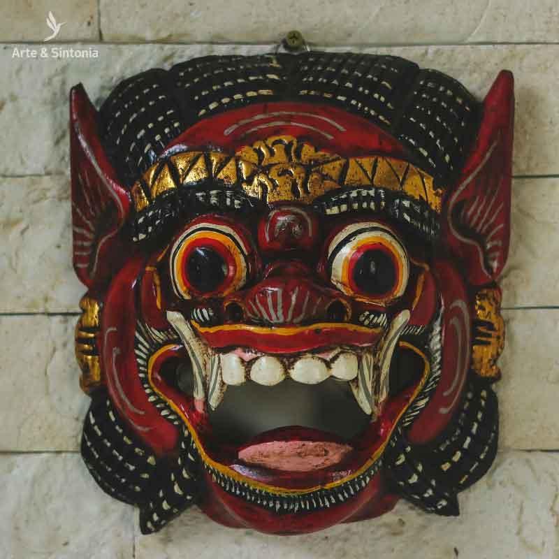 Máscara cultural Barong em madeira entalhada artesanal Bali.