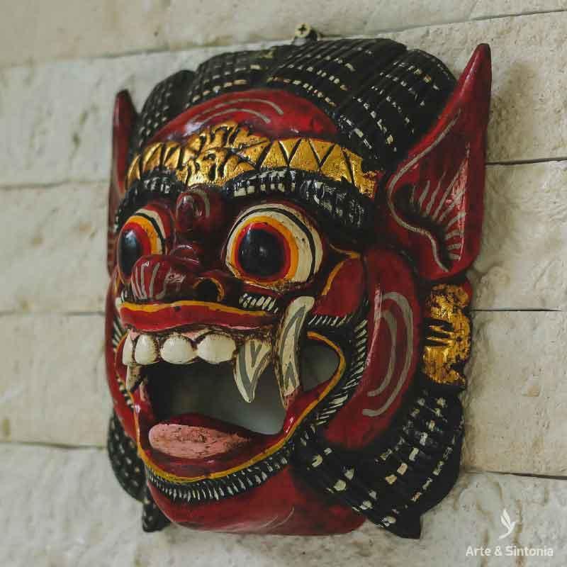 Máscara de proteção Barong em madeira artesanal exclusiva.