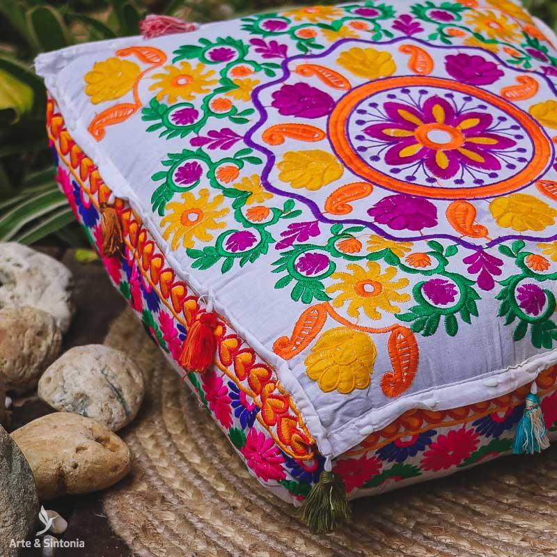 almofada-branca-meditacao-quadrada-indiana-decoracao-indiana-home-decor-artesintonia-2