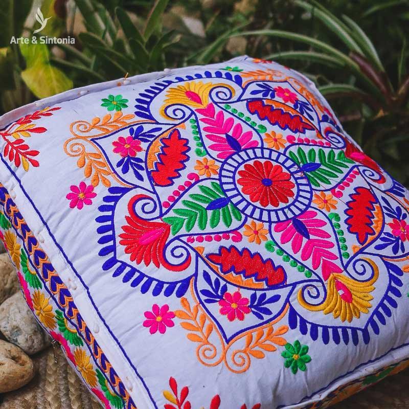 almofada-branca-meditacao-quadrada-indiana-decoracao-indiana-home-decor-artesintonia-3