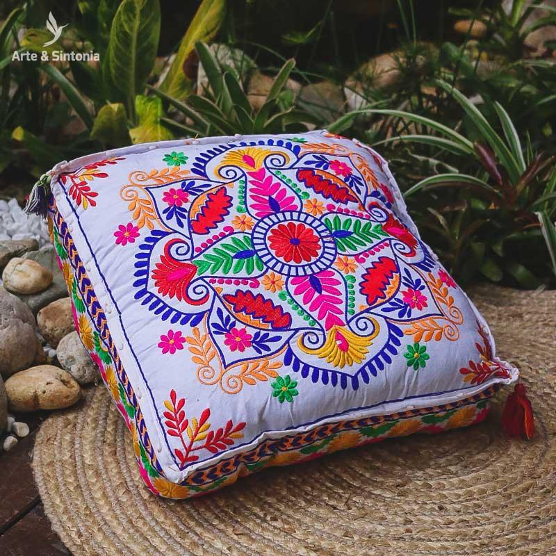 almofada-branca-meditacao-quadrada-indiana-decoracao-indiana-home-decor-artesintonia-5