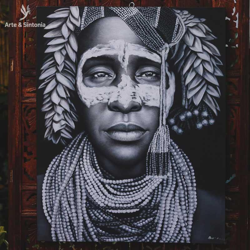 Pintura em tela tribal étnica pintada à mão de mulher africana.