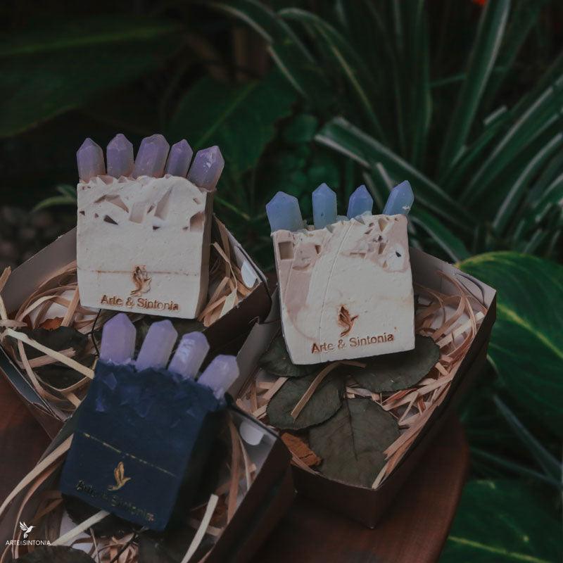 sabonetes naturais veganos caya bath soap vegan natural handmade self care artesanal ametista quartzo rosa amazonita artesintonia 3
