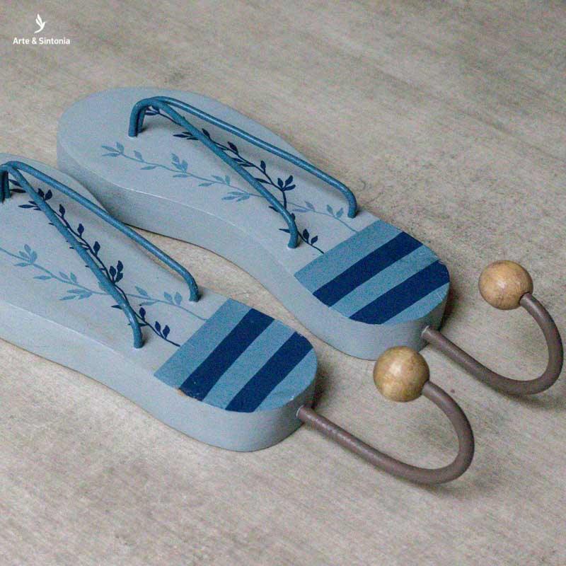 cabideiro artesanal madeira decoracao chinelos havaianas objetos decorativos casa ambientes quartos paredes artesanatos brasileiros home decor curral da cor mineiros artesintonia 3
