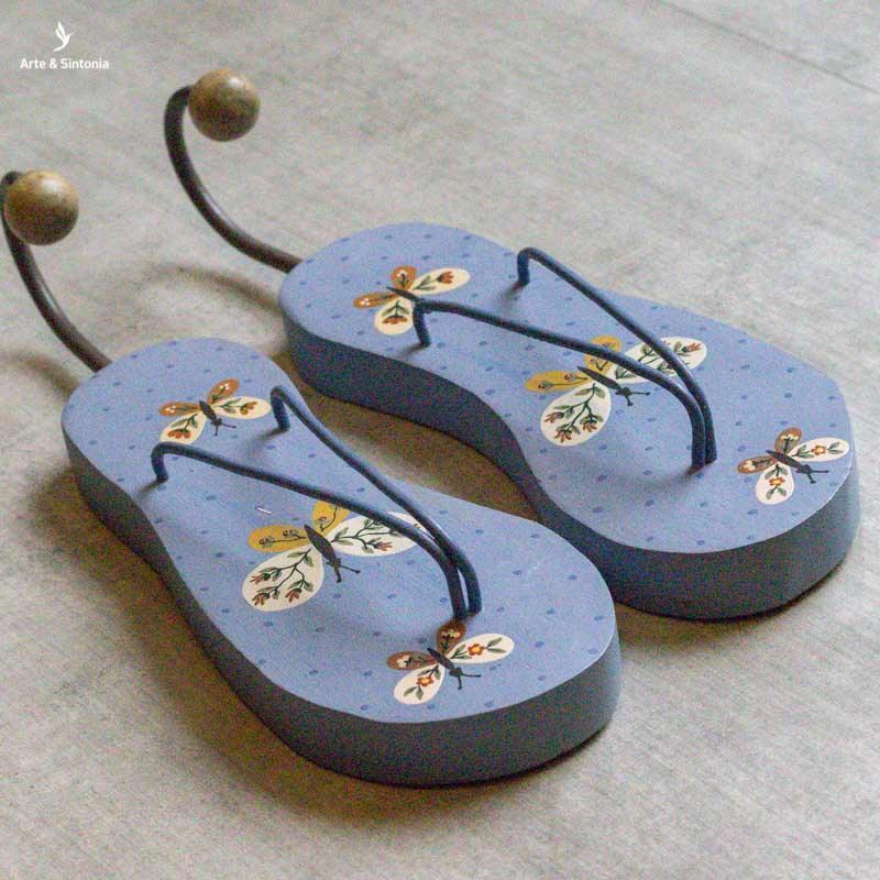 cabideiro artesanal madeira decoracao chinelos havaianas objetos decorativos casa ambientes quartos paredes artesanatos brasileiros home decor curral da cor mineiros artesintonia 14