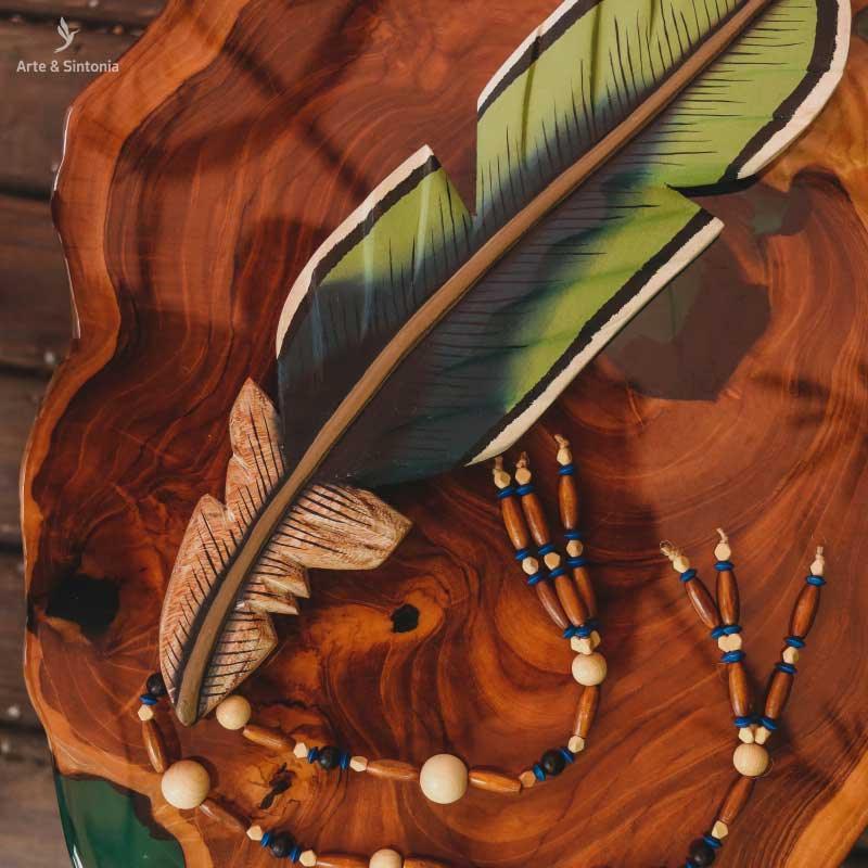 decorative-feather-wooden-art-home-decor-arte-mineira-pintura-madeira-handmade-curral-cor-cordao-micangas-3