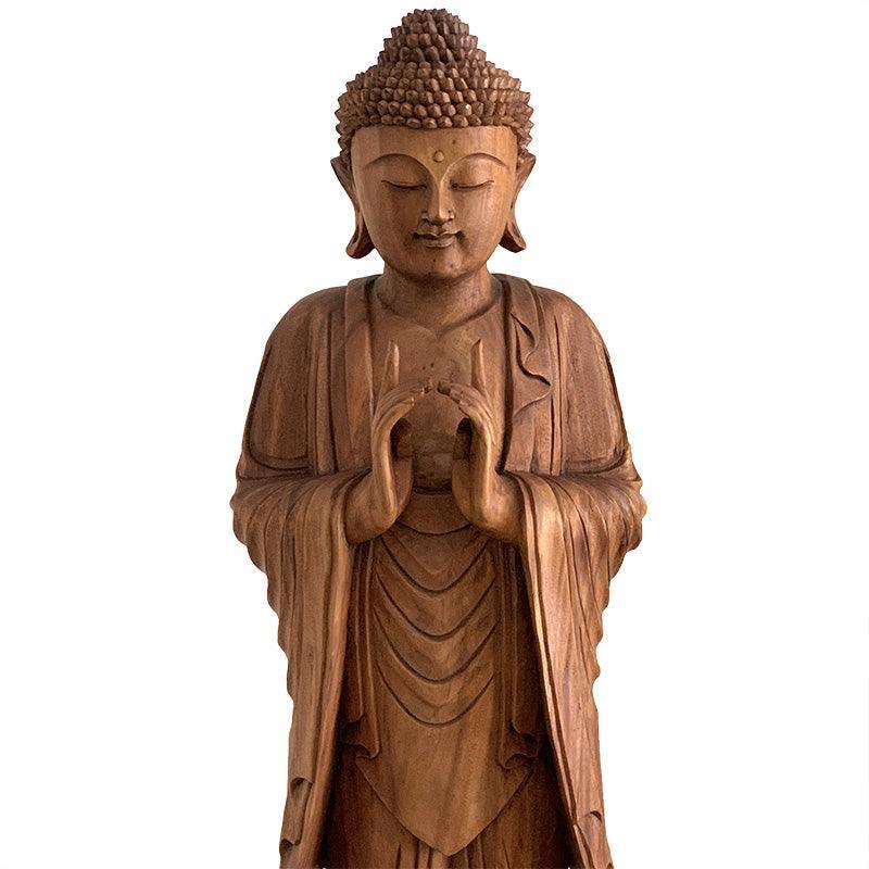 Buda decorativo vertical em posição de meditação para decoração de hall de entrada luxuoso.