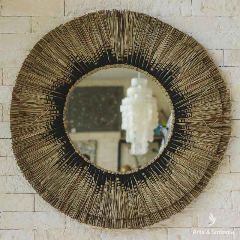 boho-round-natural-fiber-mirror-wall-art-bali-espelho-redondo-moldura-rustica-mandala-parede-palha-natural-desfiada-1espelho-fibras-naturais-boho-fibra-natural-artesintonia-decoracoes-artesintonia-bali-indonesia-redondo-80cm-1