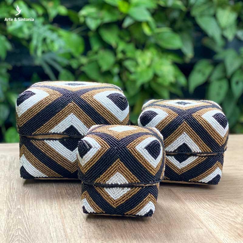 caixa-decorativa-organizadora-desenho-geometrico-losango-tricolor-boho-design-home-decorative-woven-bambu-box