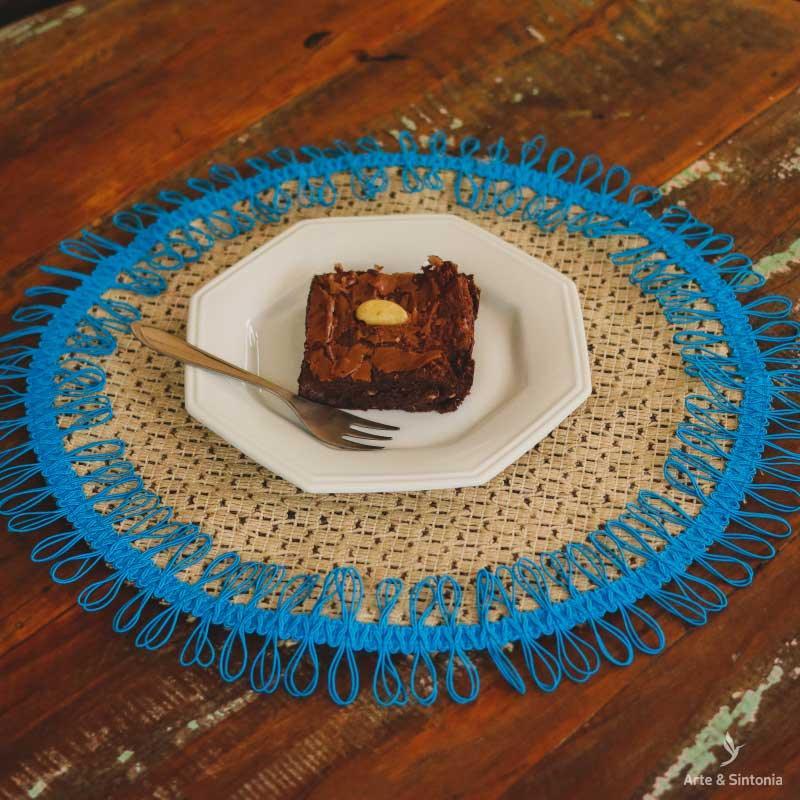 descanso-prato-round-sousplat-redondo-azul-turquesa-juta-arte-brasileira