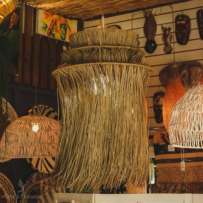 lustre luminaria teto bali palha rattan fibra natural artesanal artesanato balines bali indonesia arte decorativa artesanato