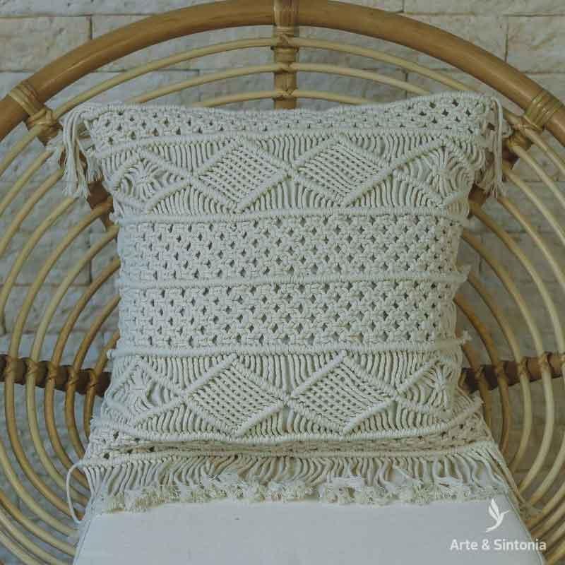 almoada boho azul bege macrame pompom sala chic decoration objetos decorativos casa artesintonia almofadas balinesas bungalow
