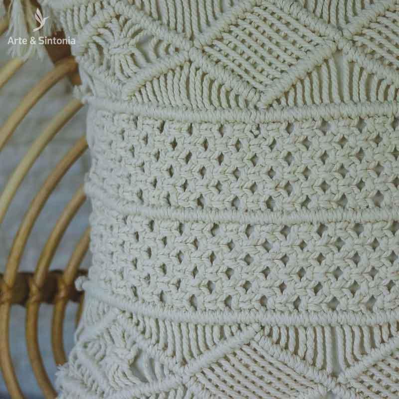 almoada boho azul bege macrame pompom sala chic decoration objetos decorativos casa artesintonia almofadas balinesas bungalow 3